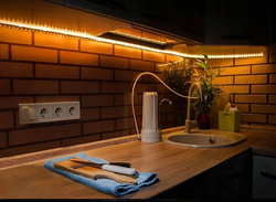 TAŚMA LED SENSOR RUCHU 1m DO SZAFY MEBLI NA BATERIE